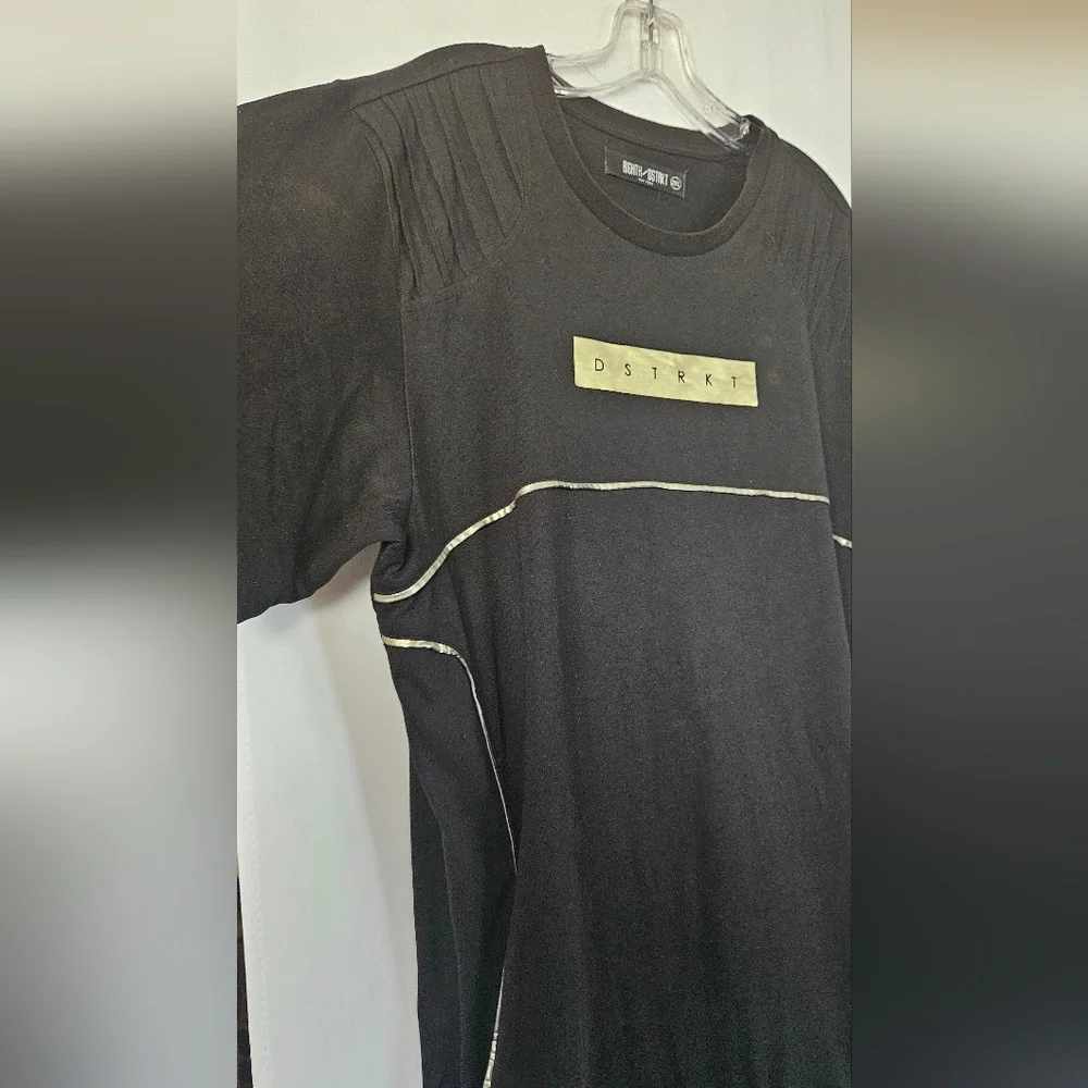 8ighth‎ Dstrkt black and gold t shirt size 2xl